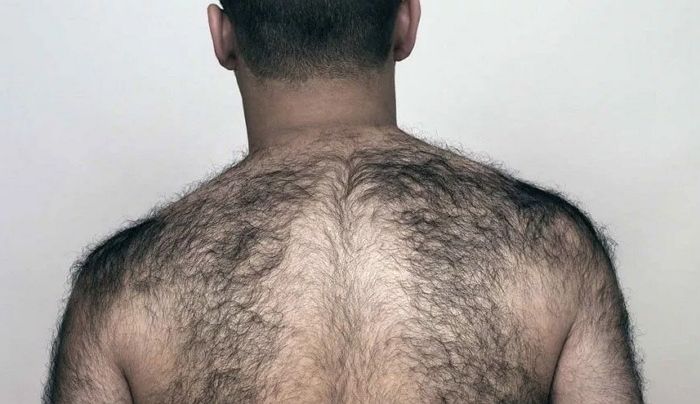 Волосатая спина у мужчин