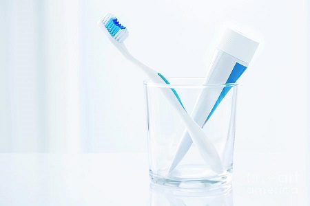 Отбеливание зубов перекисью водорода: как отбелить зубы в домашних условиях? Как почистить их перекисью водорода и зубной пастой в домашних условиях? Другие варианты и влияние